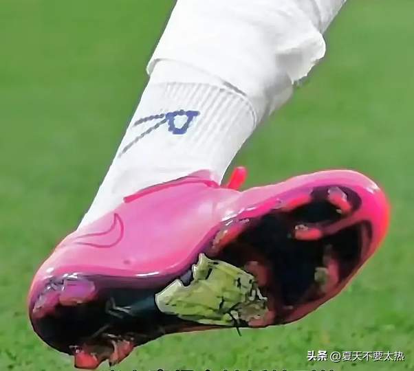 伊朗脚法启示录：LOL赛场“补丁装备”也能打出顶级操作